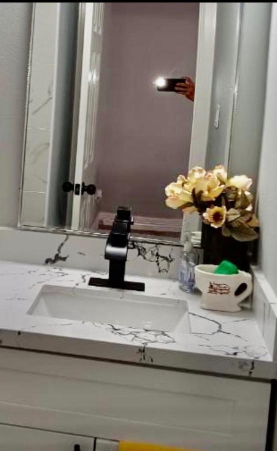 77072 New Remodeled Cute Townhome Sw Houston Esterno foto